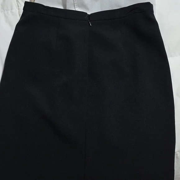 Anne Klein Executive Collection - Black Blazer and Skirt Set - Picture 7 of 14